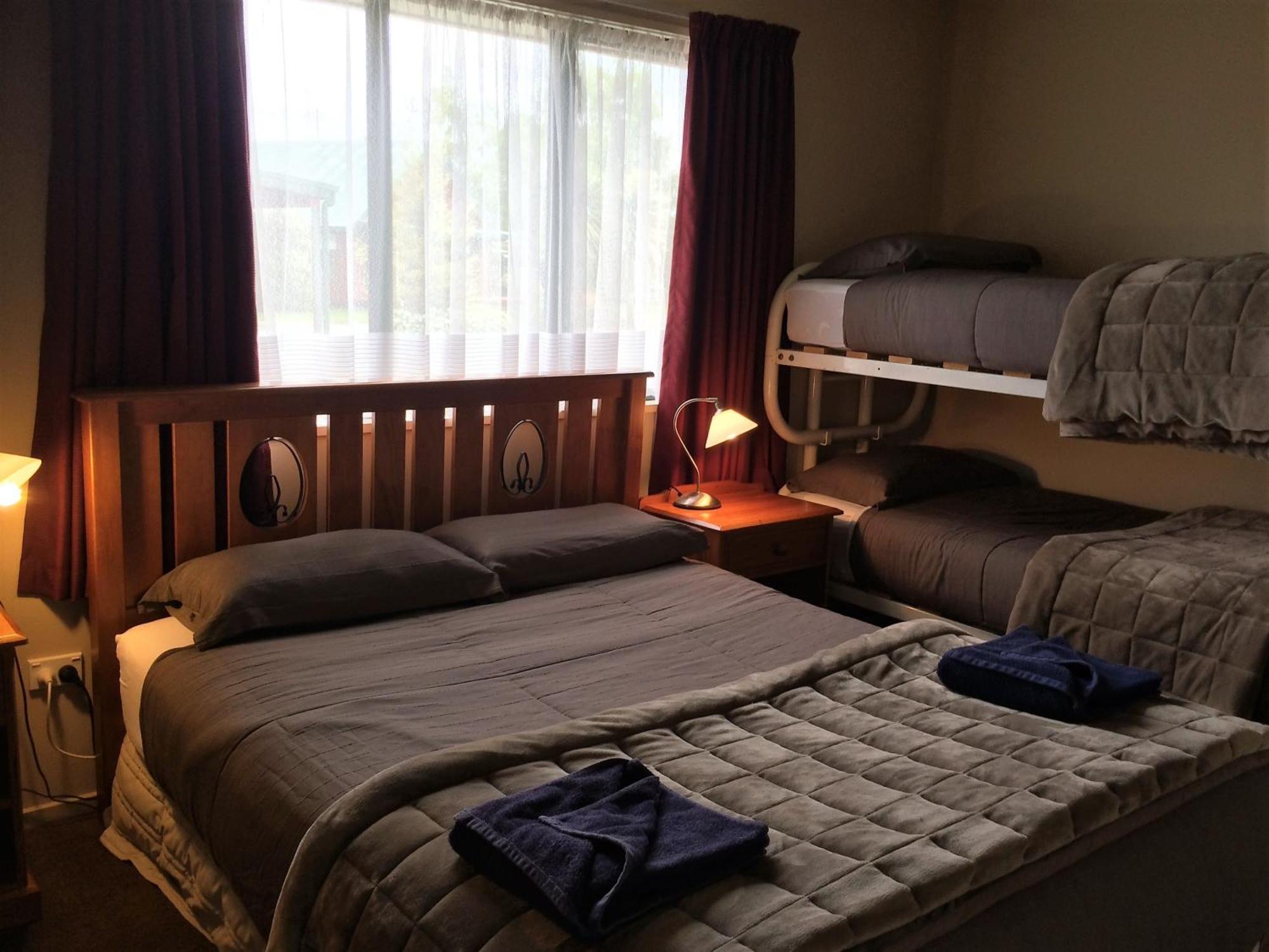 Cedar Chalets And Barkers Lodge เมทเว็น ห้อง รูปภาพ