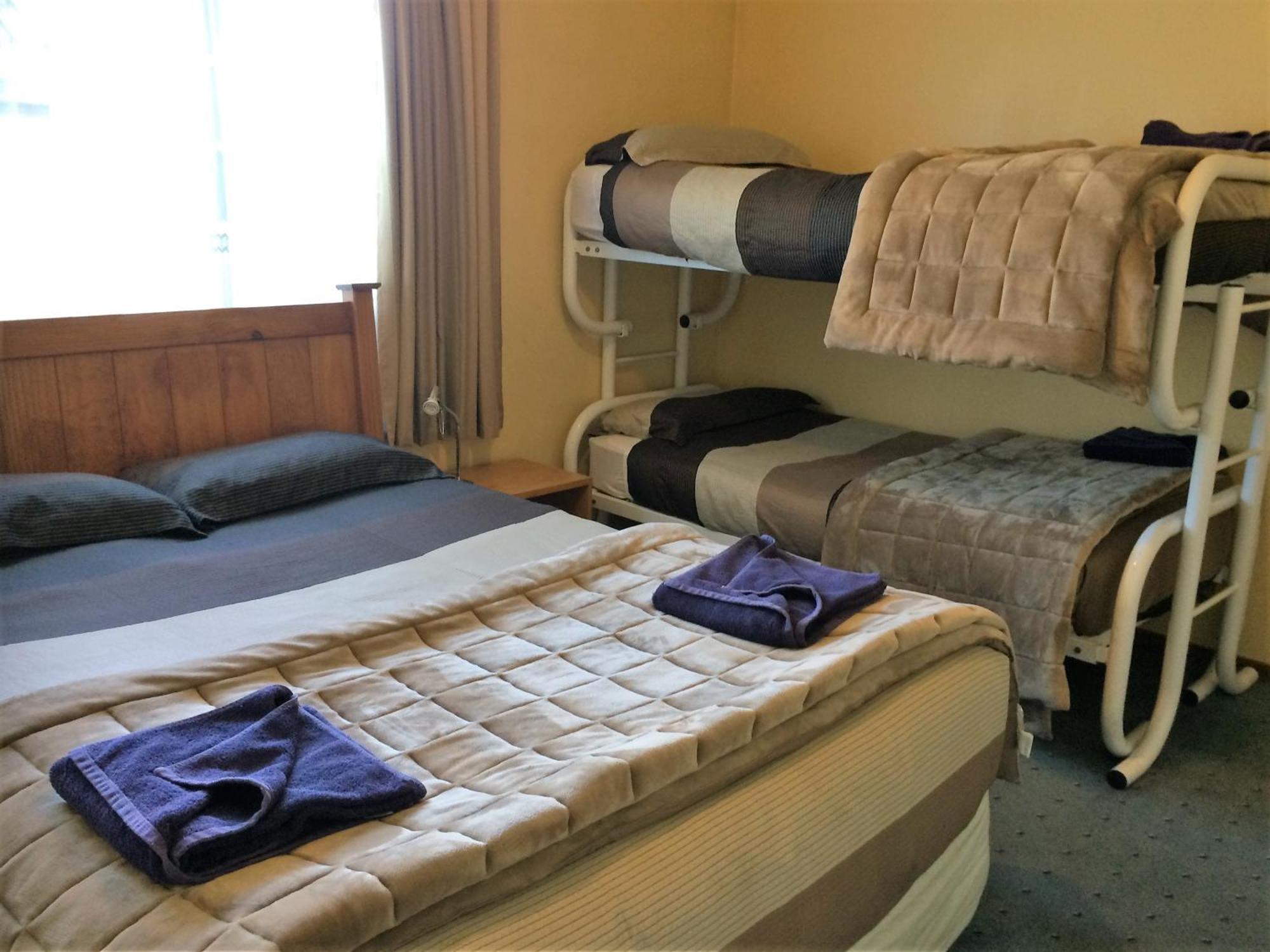 Cedar Chalets And Barkers Lodge เมทเว็น ห้อง รูปภาพ