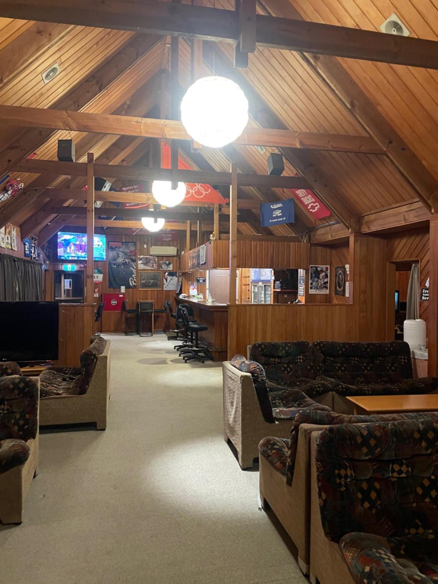 Cedar Chalets And Barkers Lodge เมทเว็น ภายนอก รูปภาพ
