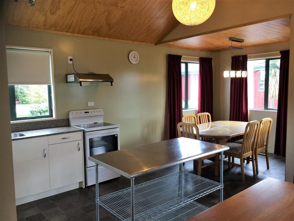 Cedar Chalets And Barkers Lodge เมทเว็น ภายนอก รูปภาพ
